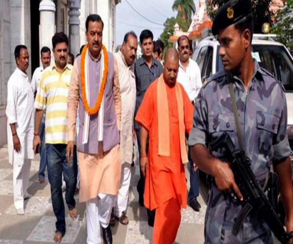 Photo of एक बार फिर इस नारे के साथ बाइक पर सवार होंगे सीएम योगी, अन्य मंत्री भी शामिल