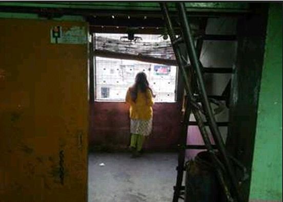 Photo of जब महिला टीचर ने छोटे बच्चों से संबंध बनाने के लिए उनसे रखी ऐसी अजीब शर्त, सुनकर उड़ जाएगे आपके होश…