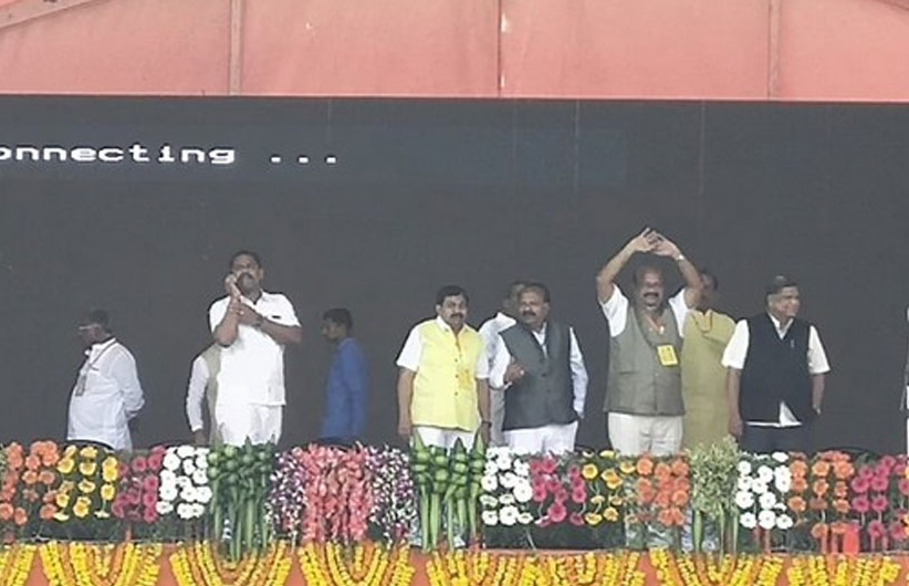 Photo of कर्नाटक में कांग्रेस को लगा जोरदार झटका, बागी विधायक बीजेपी में हुए शामिल