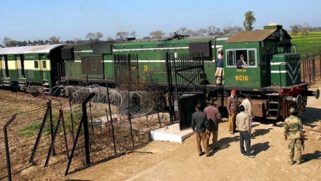 Photo of पाक ने बहाल की समझौता एक्सप्रेस, 150 यात्रियों को लेकर भारत हुई रवाना