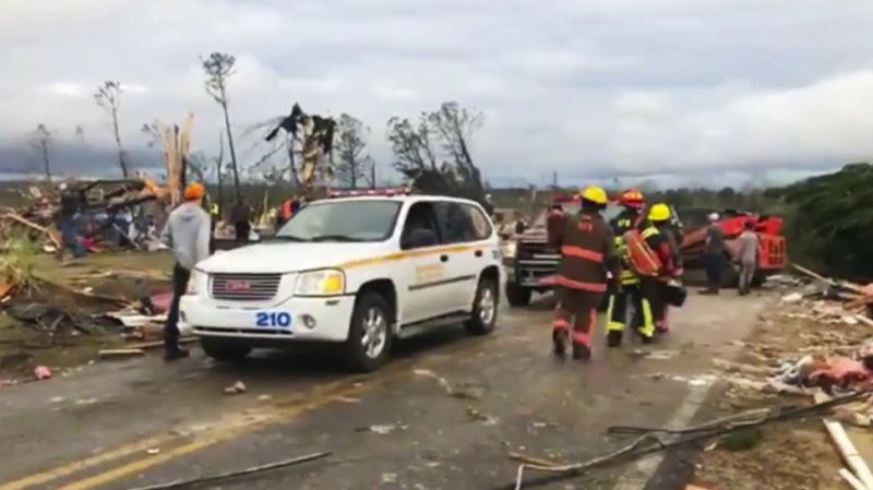 Photo of अमेरिका में फिर से जानलेवा तूफ़ान ने मचाई तबाही, 14 की मौत, सैकड़ों लापता