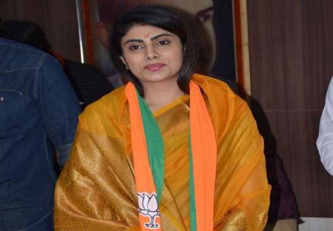 Photo of क्रिकेटर रविंद्र जडेजा की पत्नी रीवा ने थामा बीजेपी का दामन, राजनीति में की एंट्री