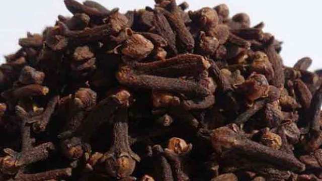 Photo of लौंग के ये पांच दाने आपके जीवन की सभी परेशानियों को चुटकियो में हल कर देंगे, जानिए ये खास उपाय