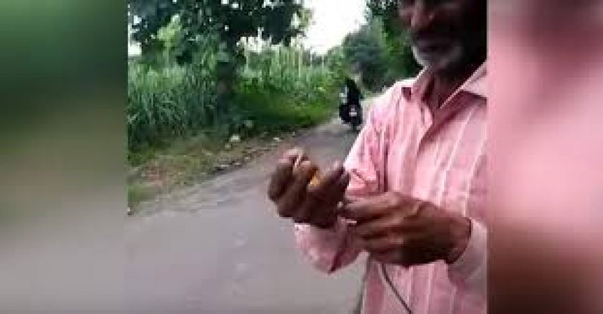 Photo of नशे की हालत में जिन्दा सांप खा गया ये शख्स, फिर बाद में हुआ कुछ ऐसा सुनकर…