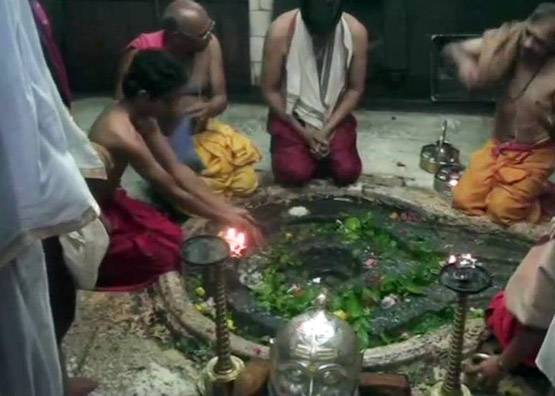 Photo of महाशिवरात्रि: मंदिरों में उमड़े भोलेनाथ के भक्त, गूंजा बम-बम भोले