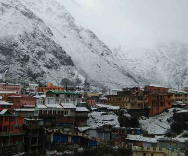 Photo of बदरीनाथ में बर्फबारी ने बढ़ाई भारी मुश्किलें, यात्रा व्यवस्थाओं की धीमी पड़ी चाल