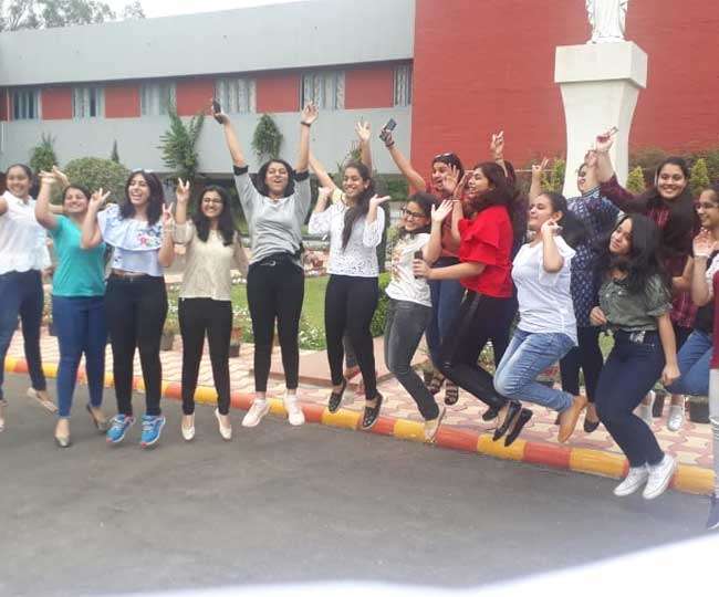 Photo of CBSE Class 12 Results 2019: हरियाणा से भव्या, रुबानी ने संयुक्त रूप से दूसरे व तीसरे स्थान पर