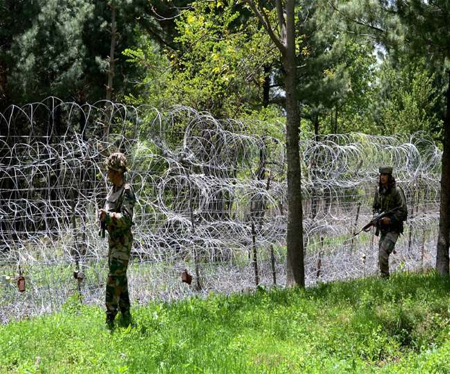 Photo of पाकिस्‍तान की ओर से सीजफायर उल्‍लंघनका सिलसिला जारी, पुंछ में भारतीय चौकियों को निशाना बना पाक ने दागे मोर्टार