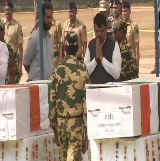 Photo of गढ़चिरौली में IED ब्लास्ट में शहीद हुए सुरक्षाबलों को दी गई श्रद्धांजलि…