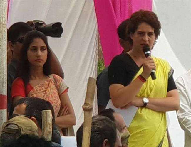 Photo of प्रियंका गांधी ने कहा- UP में 12 हजार किसानों ने कर ली आत्महत्या, हालात भयानक