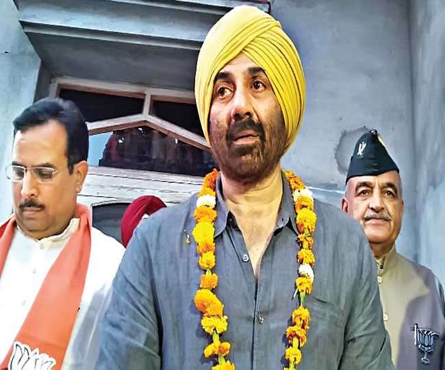 Photo of लोकसभा चुनाव 2019: भाजपा प्रत्‍याशी Sunny Deol को लेकर एक अजीब दुविधा, भाजपा EVM पर नामांकन वाला नाम चाहती है बदलवाना
