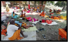 Photo of तपिश में भूख प्यास से बेहाल घंटों इंतजार करते रहे परिक्रमार्थी