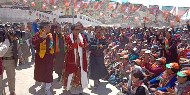 Photo of केन्द्रीय रक्षामंत्री निर्मला सीतारमण ने लद्दाख में और नार्थ ईस्ट को दरकिनार किया….