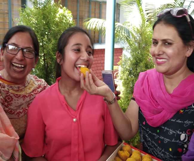 Photo of CBSE 10th Class result: पंचकूला जोन में बठिंडा की मान्या ने किया कमाल, संयुक्त रूप से पहला स्थान किया हासिल