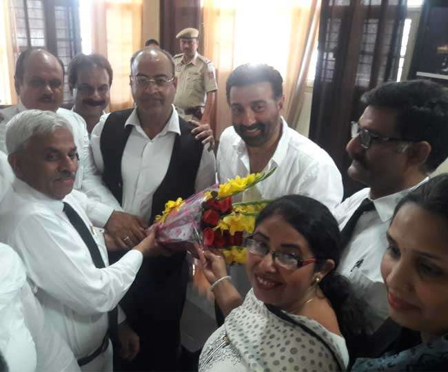 Photo of सनी देयोल ने कहा कि वह जीतने के बाद तारीख पर तारीख नहीं देंगे वह सीधे जनता का काम करेंगे