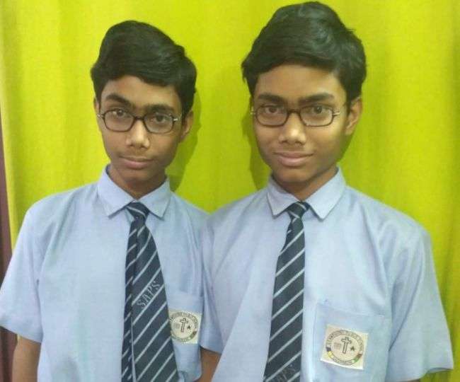 Photo of सीबीएसई बोर्ड की परीक्षा में स्कूल टॉप करने वाले दो जुड़वा भाइयों पर, पढ़ाई के साथ शौक भी जुड़वा