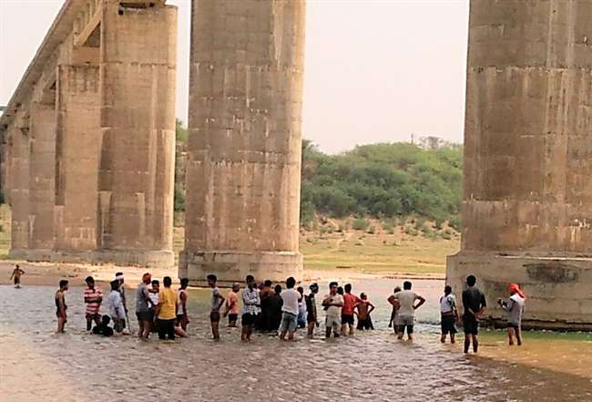 Photo of आंखों में पुलिस बनने का सपना पूरा होने से पहले बंद हो गईं आंखे, युवक की डूबकर हुई मौत