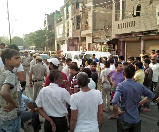 Photo of पूर्वी दिल्ली के दो गोवंश काटे जाने की खबर से मचा हंगामा, इलाके में भारी पुलिस बल तैनात
