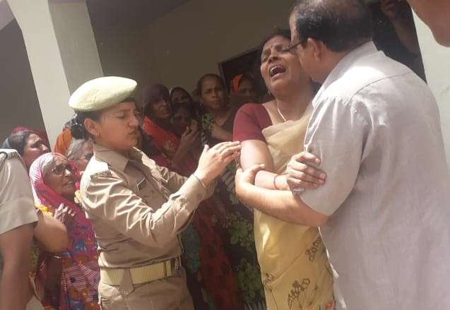 Photo of कानपुर में घर के अंदर प्रॉपर्टी डीलर की हत्या, घर में अकेले रहते थे निसंतान दंपती