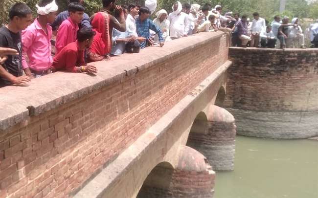Photo of अंत्येष्टि के बाद नहर में नहा रहे एक युवक व अधेड़ गहराई में जाने से डूब गए…