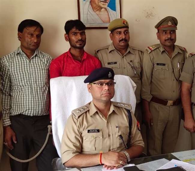 Photo of बीसी संचालक  की हत्या के मामले में पुलिस ने दो लोगों को किया गिरफ्तार