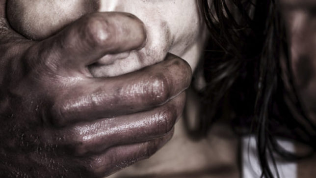 Photo of बरात घर में चल रहे वैवाहिक समारोह के दरम्यान ही छत पर एक युवक की गला दबाकर कर दी हत्या