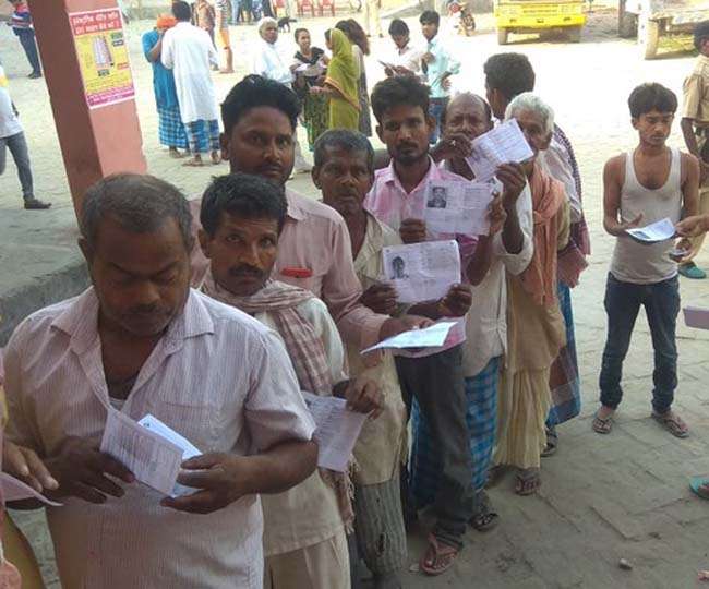 Photo of Bihar Lok Sabha Election Phase 6 Voting: वैशाली लोकसभा क्षेत्र में बूथ पर बवाल, करीब 30% वोटिंग