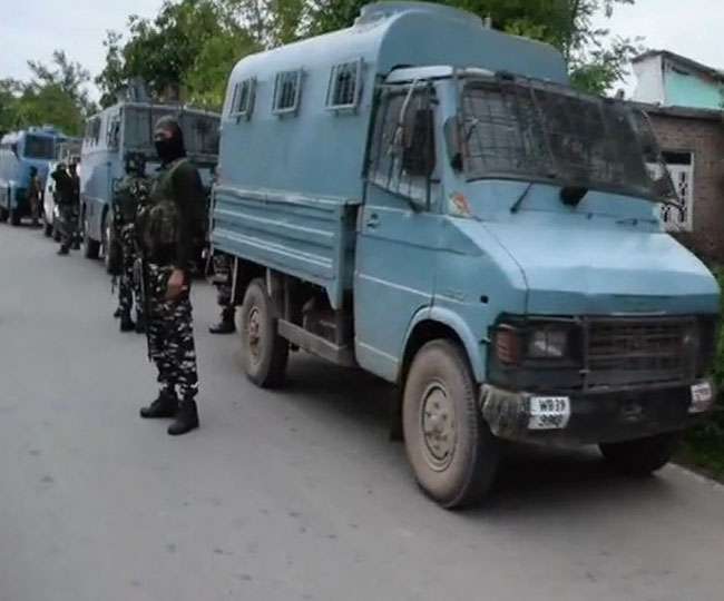 Photo of जम्मू कश्मीर: शोपियां में सुरक्षाबलों ने दो आतंकियों को मारा गिराया, मुठभेड़ में 2 आतंकी ढेर