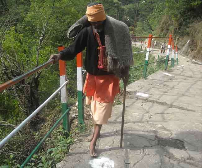 Photo of Chardham Yatra: शून्य डिग्री सेल्सियस के बीच कई श्रद्धालु नंगे पांव पहुंच रहे हैं केदारनाथ