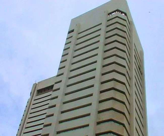 Photo of एक जीएसटी सुप्रीटेंडेंट ने मुंबई के कफ परेड के वर्ल्ड ट्रेड सेंटर से कूदकर कर ली आत्‍महत्‍या