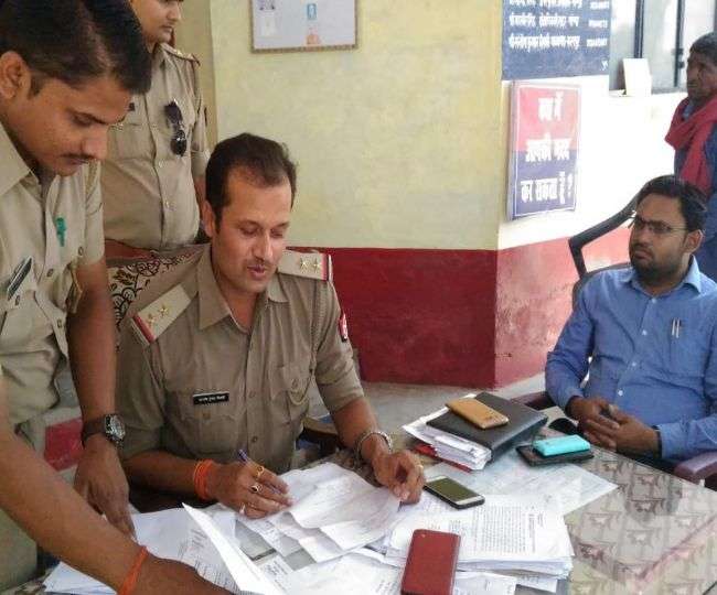 Photo of मामूली कहासुनी के बाद चढ़ा पारा, मामूली कहासुनी में पति ने पत्नी को पीट-पीटकर मार डाला