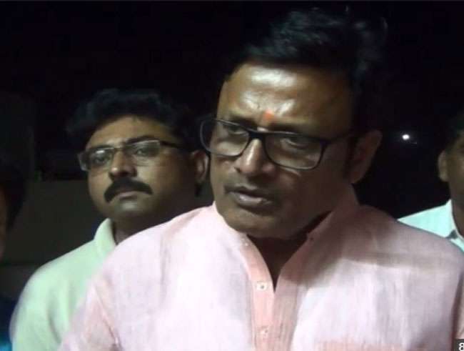 Photo of राजस्थान में चूरू जिला प्रमुख हरलाल सहारण गिरफ्तार का मामला तूल जा रहा है पकड़ता…