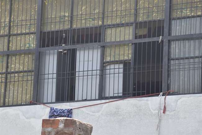 Photo of खिड़की की ग्रिल काटकर पांच बाल बंदी हो गए फरार, सुबह गिनती में मिले कम