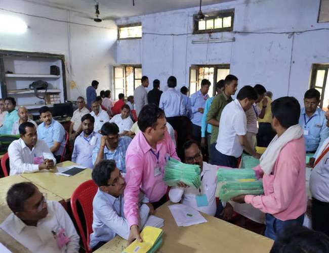 Photo of UP Lok Sabha Election Result 2019 Live गोरखपुर में रवि किशन ने बना ली बड़ी बढ़त….