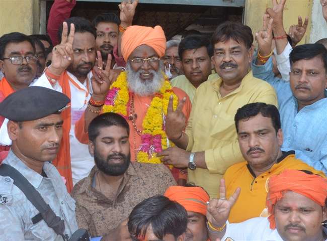 Photo of साक्षी महाराज ने लगातार दूसरी बार फिर जीत दर्ज करते हुए अपना ही रिकार्ड तोड़ दिया..