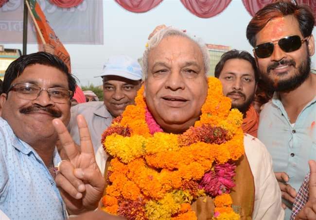 Photo of Kanpur Loksabha Result 2019 : डॉ. जोशी के उत्तराधिकारी बनकर मैदान में उतरे सत्यदेव पचौरी ने फहराया परचम