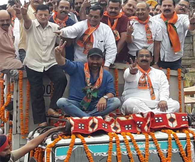 Photo of फिल्‍म स्‍टार सनी देयाल जीत के बाद गदर टाइल में जनता के बीच पहुंचे सनी देओल, कहा- ये ढाई किलो का हाथ और हुआ भारी