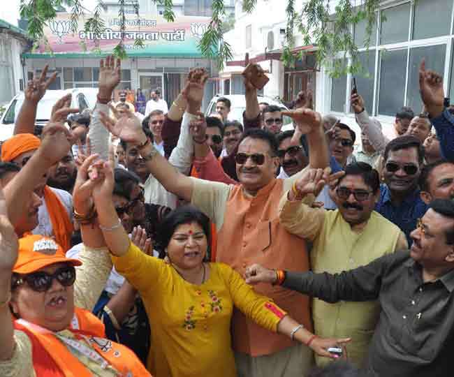 Photo of उत्तराखंड में लोकसभा चुनाव में भाजपा ने एक बार फिर प्रदेश की पांचों सीटों पर किया क्लीनस्वीप