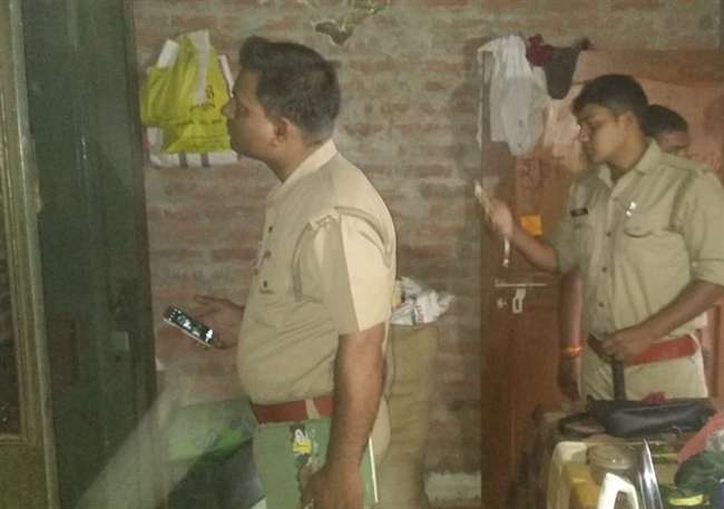 Photo of घाटमपुर और बिधनू के गांवों में चोर दो मकानों से लाखों के जेवर और नकदी चोरी कर फरार हो गए