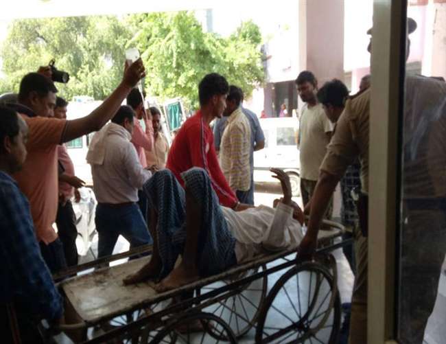 Photo of बाराबंकी में जहरीली शराब पीने से एक ही परिवार के 12 लोगों की मौत, CO-SHO समेत जिला आबकारी अफसर सस्पेंड;CM योगी ने दिए जांच के आदेश