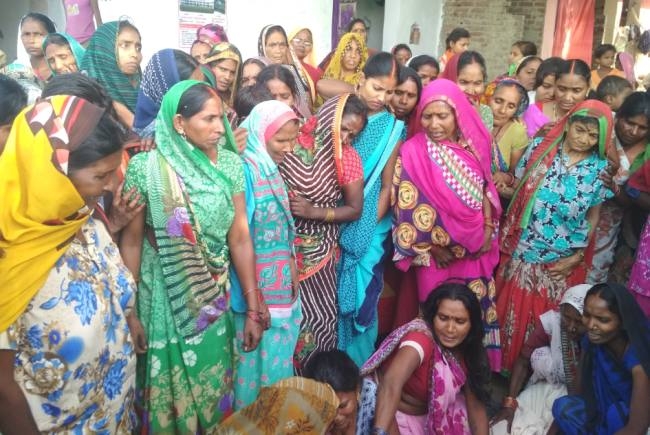 Photo of पिकअप पलटने से दो लोगों की हुई मौत और नौ लोग हुए घायल