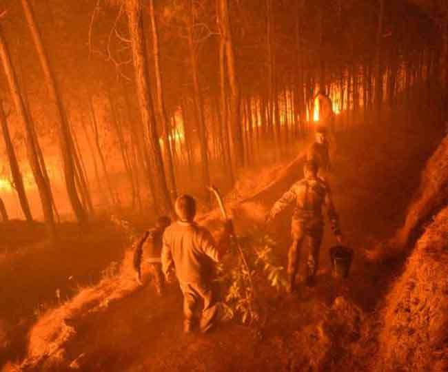 Photo of उत्तराखंड में जंगलों में 160 स्थानों पर लगी हुई थी आग, जिस पर काबू पाने की मशक्कत जारी रही