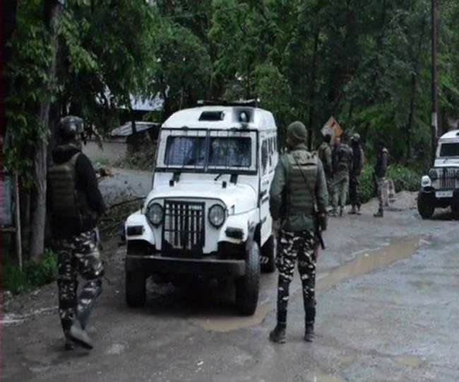 Photo of मुहम्मदपोरा में सुरक्षाबलों ने एक आतंकी को मार गिराया….