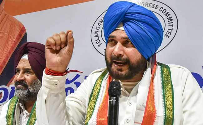 Photo of कांग्रेस नेता नवजोत सिंह सिद्धू ने कहा-”BJP चला रही है झूठ की लहर”