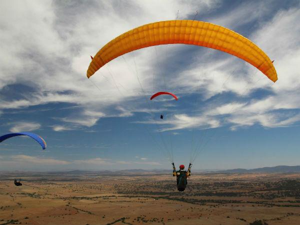 Photo of छुट्टियों में पैराग्लाइडिंग का मजा लेना चाहते है,तो इन जगहों पर बनाये घूमने का प्लान