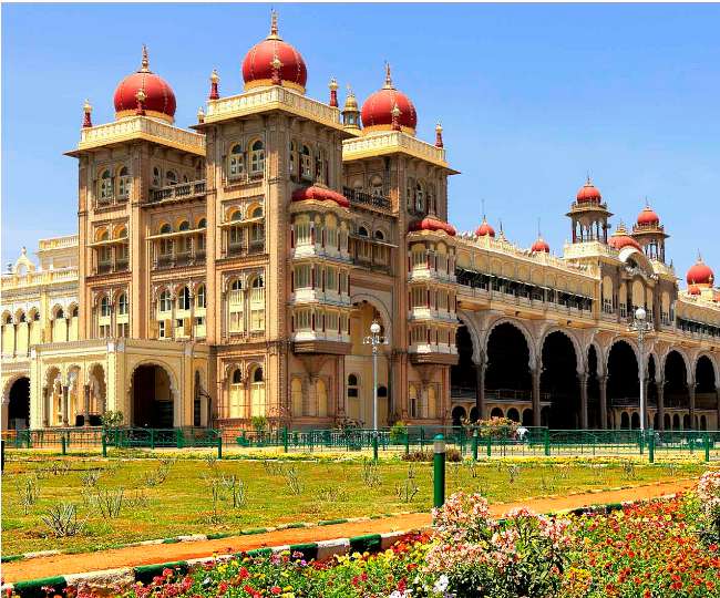 Photo of आइये जाने मैसूर महल की खूबसूरती को देखने देश-विदेश के पर्यटकों की लगती है भीड़