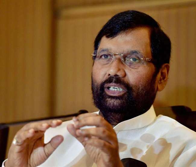 Photo of केंद्र में सरकार किसी की भी रही हो रामविलास पासवान मंत्री जरूर रहे। गठबंधन की सियासत के इस महारथी को हवा का रूख भांपने में महरथ हासिल