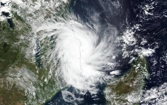 Photo of 43 साल बाद देश में आने वाला है ऐसे तूफान, ओडिशा समेत देश के इन हिस्सो को कर सकता है तबाह…