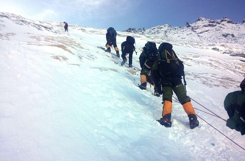 Photo of नेपाली कैबिनेट ने पर्वतारोहण की पुरानी नीतियों में किया बदलाव