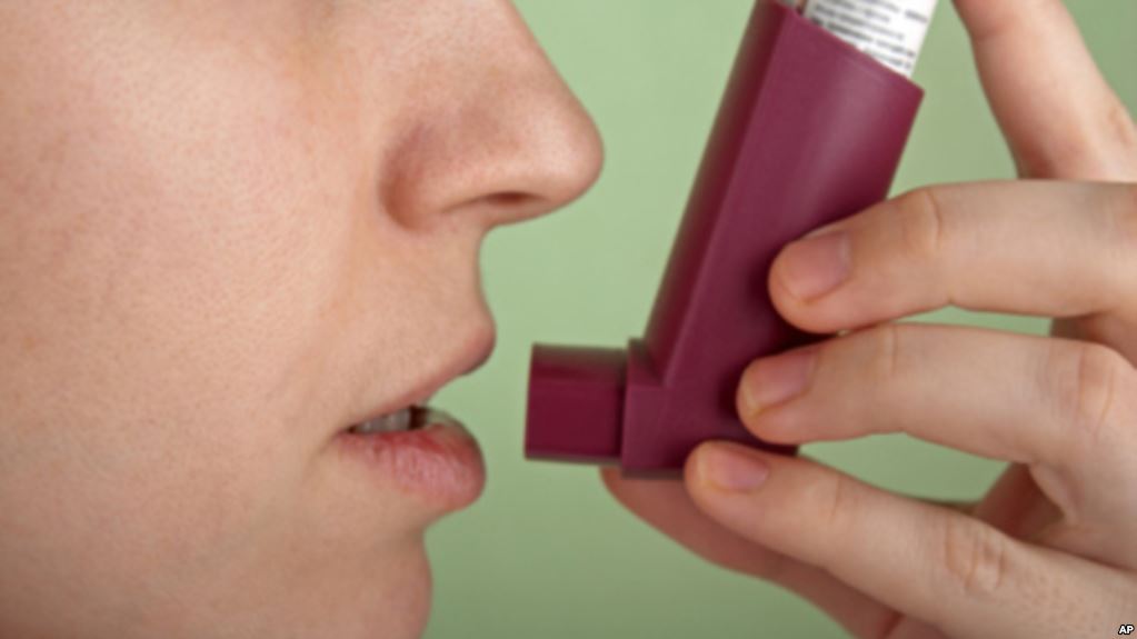 Photo of World Asthma Day : एक धूपबत्ती से 50 सिगरेट का धुआं, घरों में ऐसे बढ़ सकता है खतरा